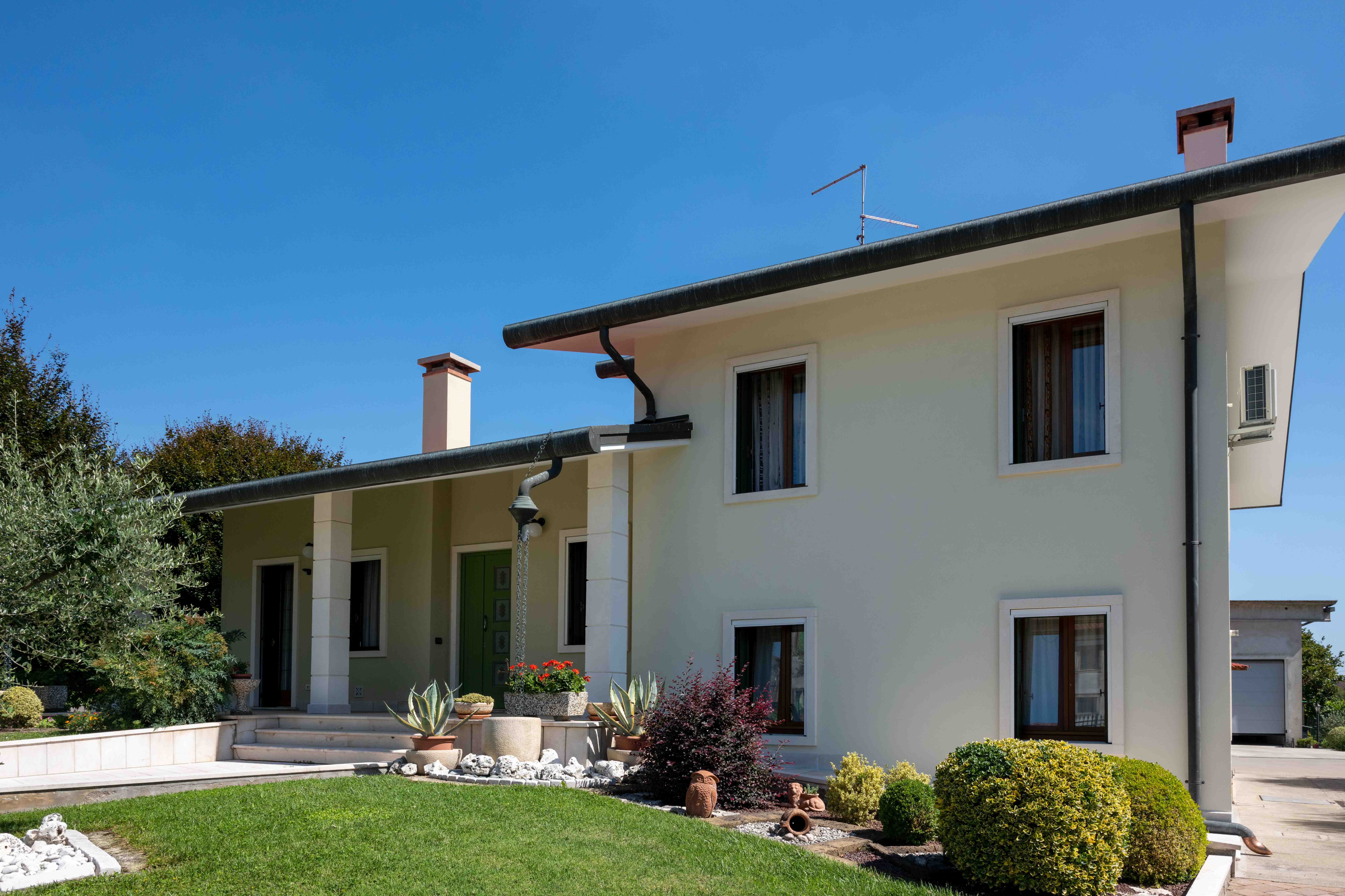 Tinteggiatura completa facciate casa