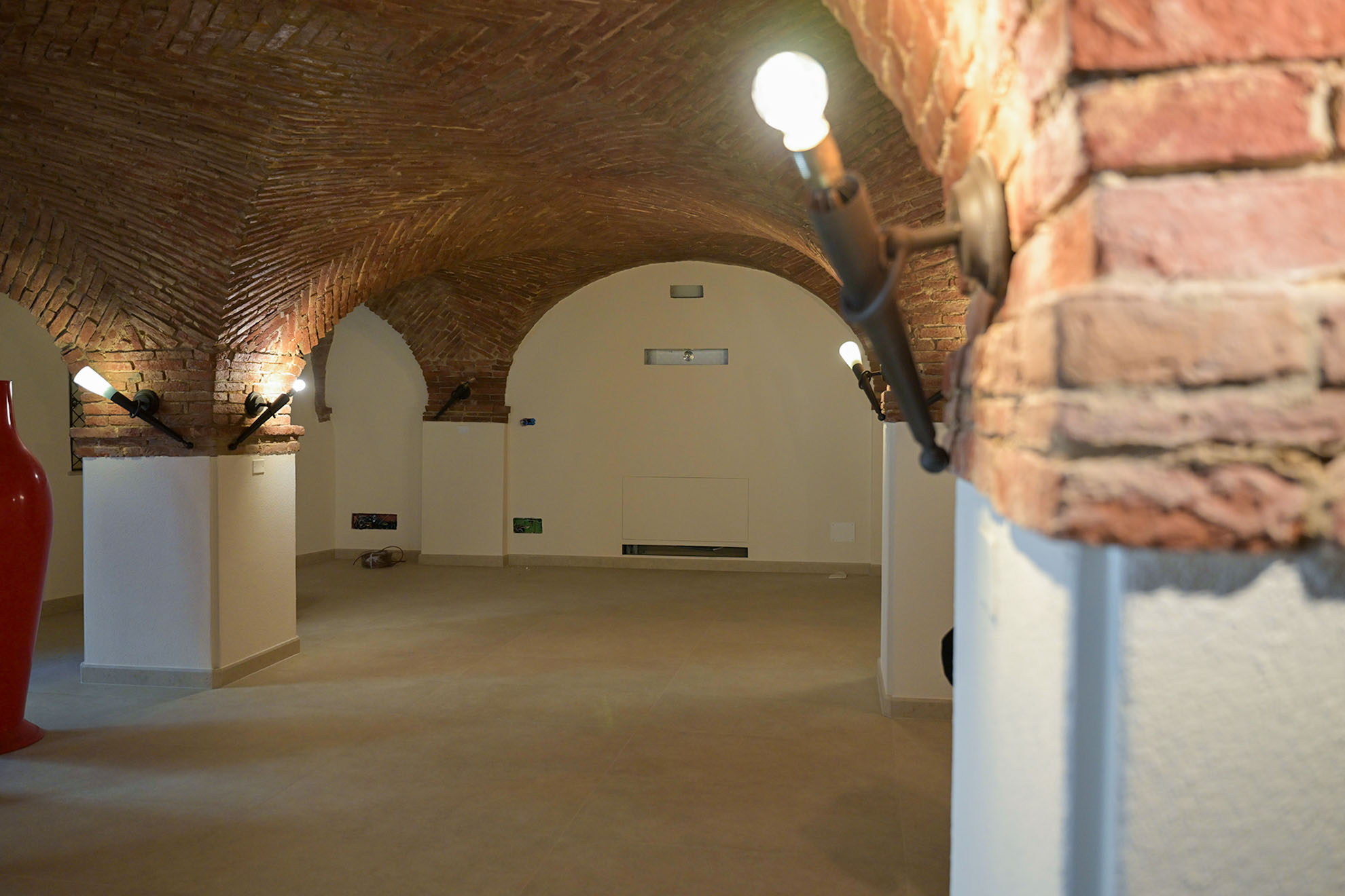 Ristorante rimesso a nuovo, tinteggiature, cartongessi e controsoffitto