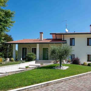 Facciata Casa completa tinteggiatura