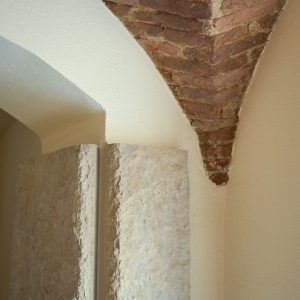 Ristorante rimesso a nuovo, tinteggiature, cartongessi e controsoffitto