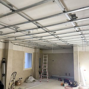 Ristorante rimesso a nuovo, tinteggiature, cartongessi e controsoffitto
